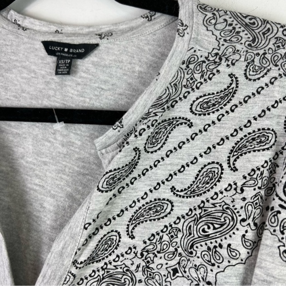 Lucky Brand Womens XS Gray Handkerchief Print Knit Top Shirt - Picture 3 of 7